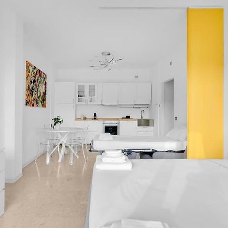Yellow Flat Central Милано Екстериор снимка