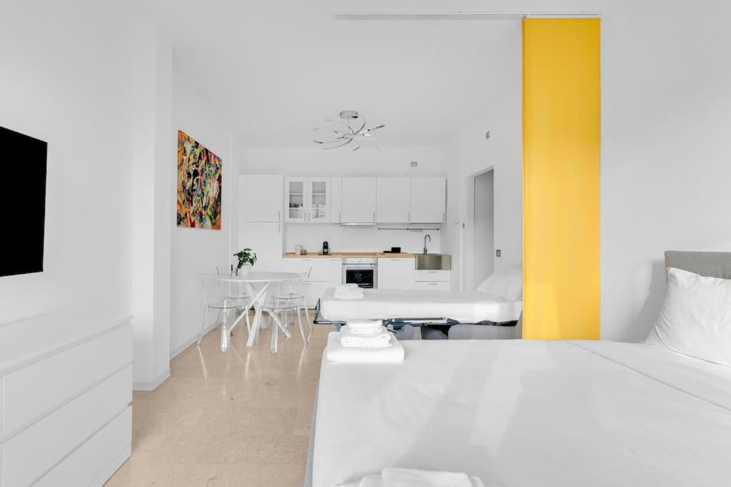 Yellow Flat Central Милано Екстериор снимка