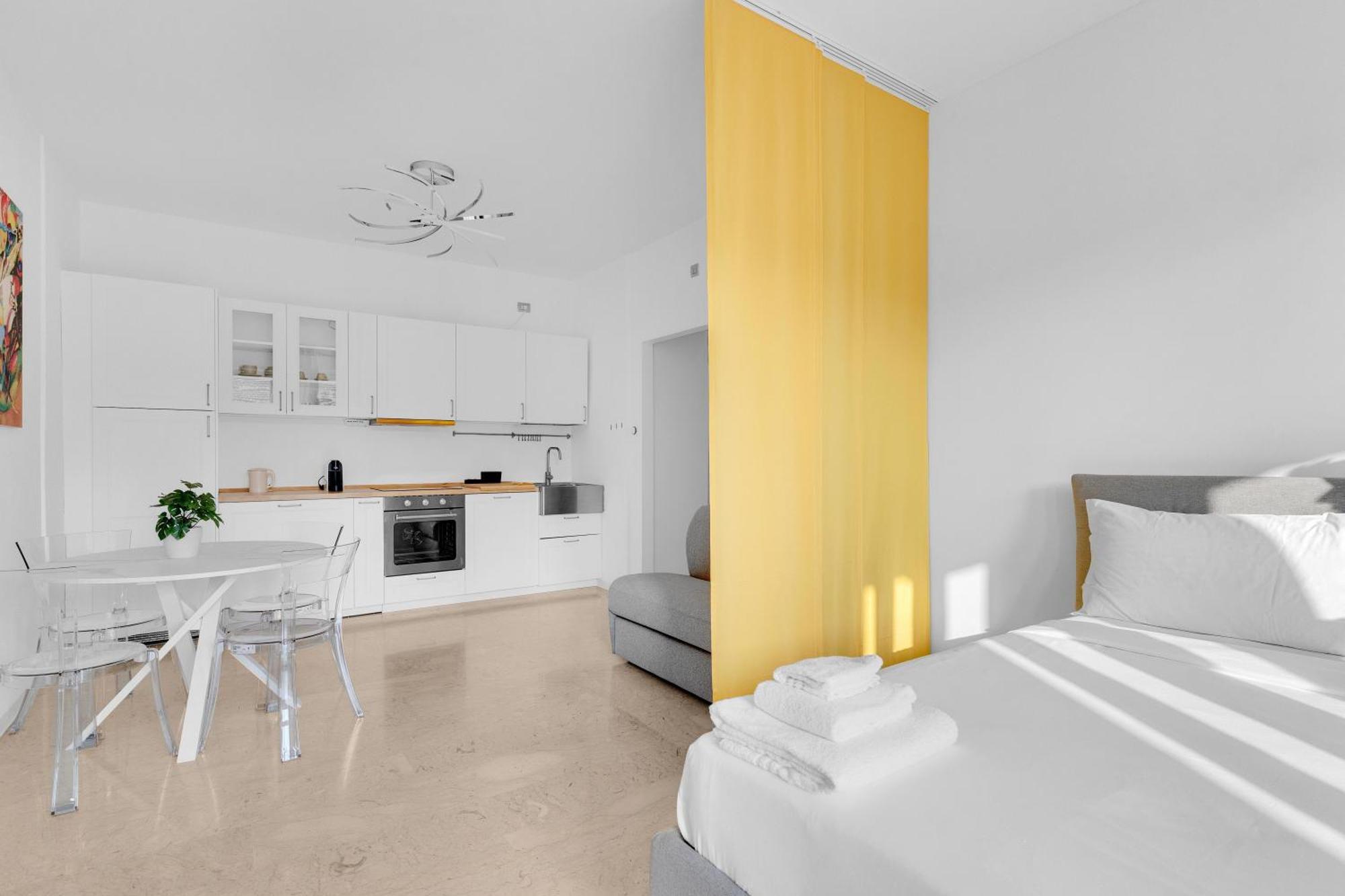 Yellow Flat Central Милано Екстериор снимка